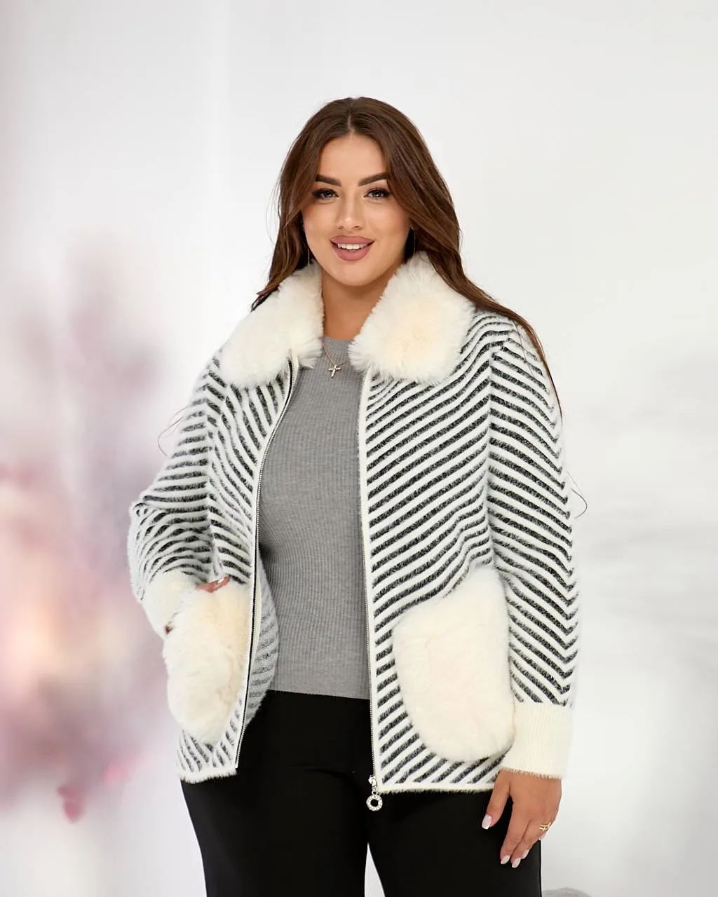 Жіноча куртка з альпаки 50-54 | Білий, мокко, чорний – стиль і тепло
