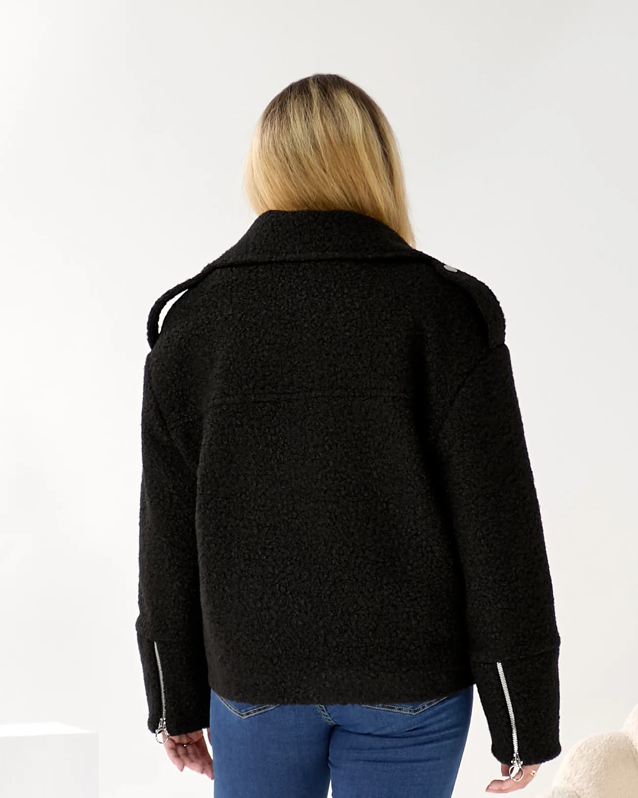 Жіноча косуха з букле на підкладці — чорна або темно-бежева | Розміри L–XXL - Зображення 7