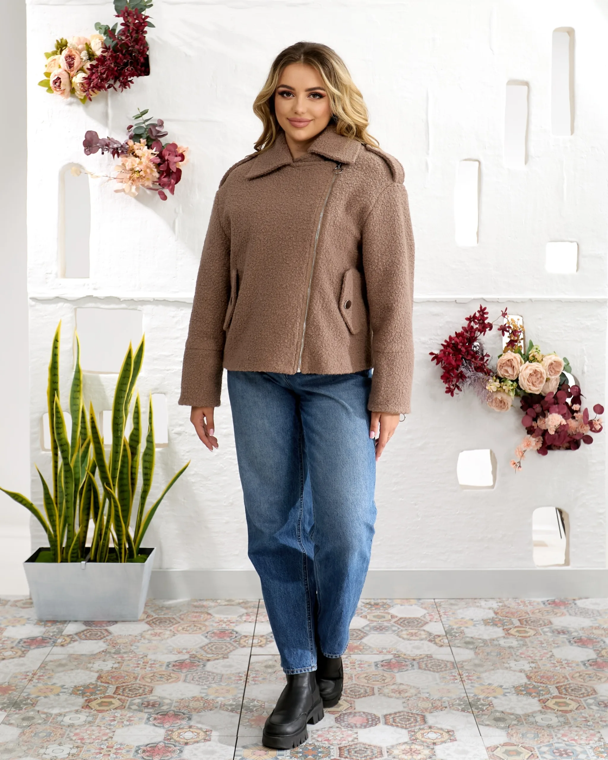 Жіноча косуха з букле на підкладці — чорна або темно-бежева | Розміри L–XXL - Зображення 3