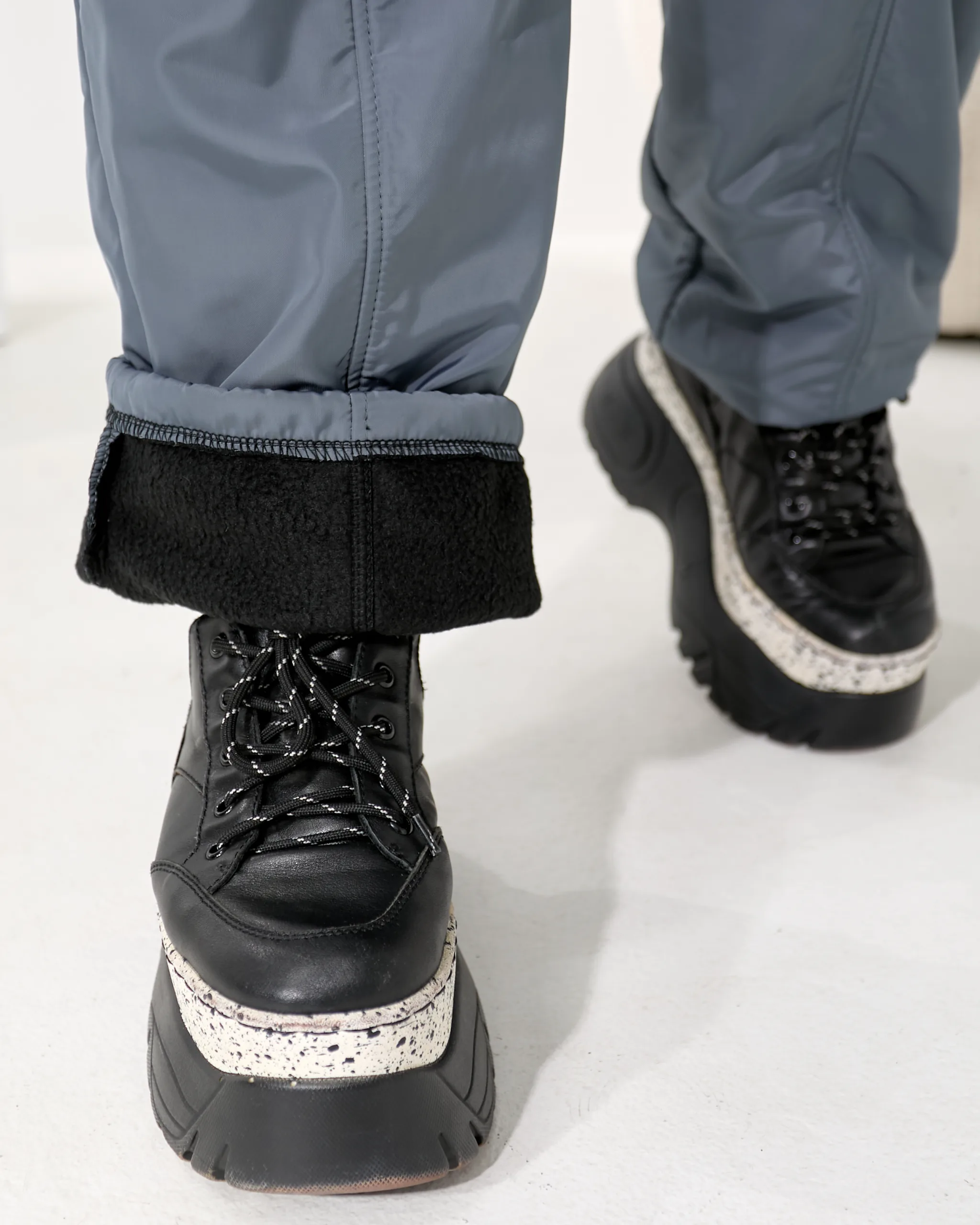 Теплі жіночі штани з плащівки на флісі - Зображення 3