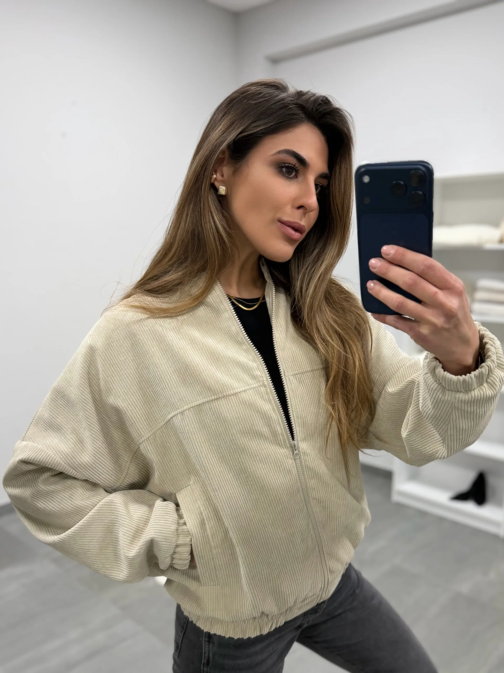 Вельветовий бомбер вільного крою