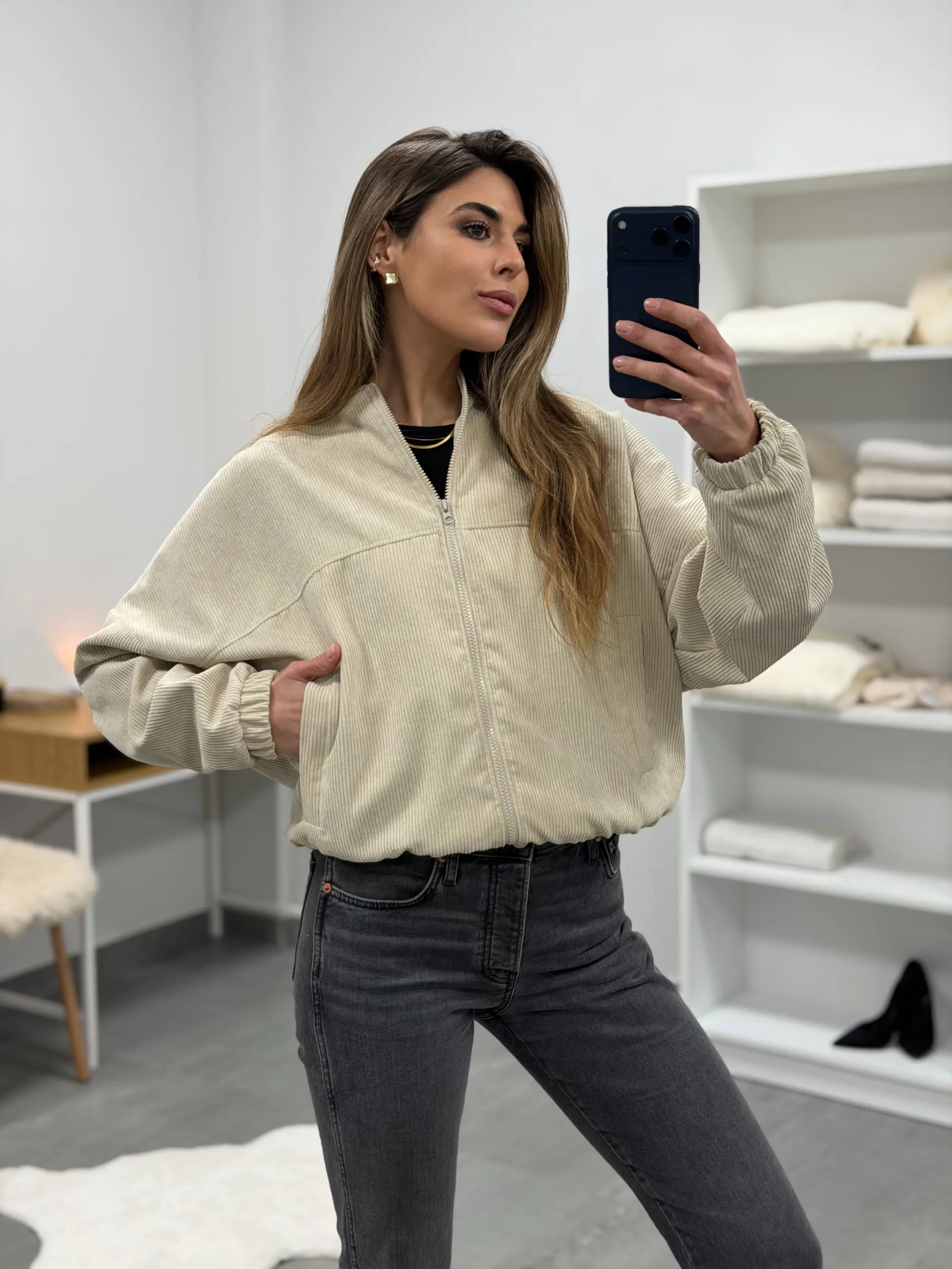 Вельветовий бомбер вільного крою - Зображення 4