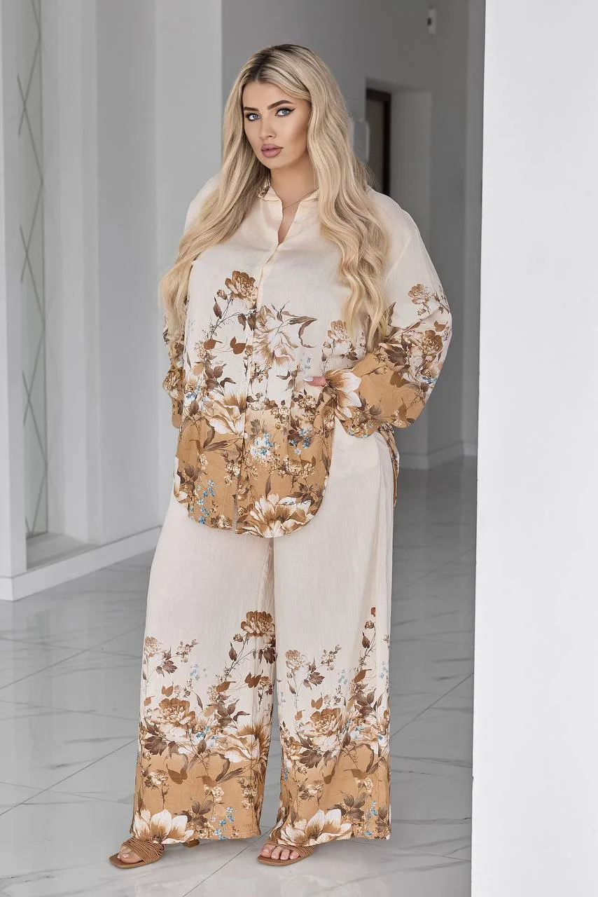 Елегантний жіночий костюм з віскози з квітковим принтом (батал 54–62)